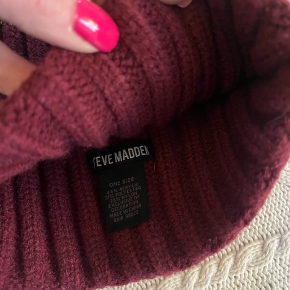 NWT Steve Madden Stylish Burgundy & Pink Flower Beanie/Toboggan O/S - Picture 2 of 8